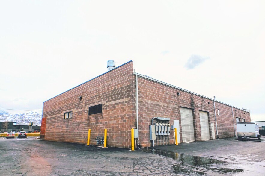 More Photos Of 215 N Redwood Rd, North Salt Lake Flex For Lease