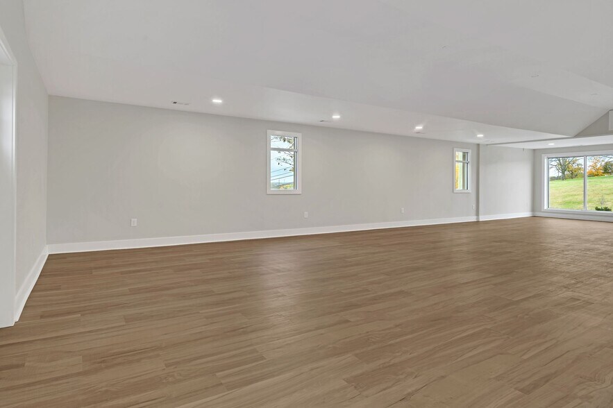 More Photos Of 709 Hart Ln, Nashville Office For Sale