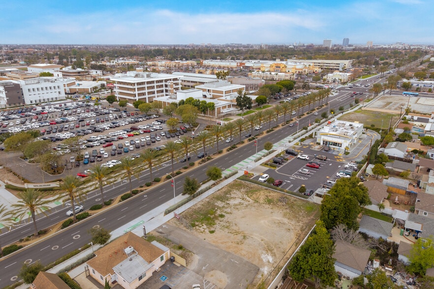 More Photos Of 1417 N Bristol St, Santa Ana Land For Lease