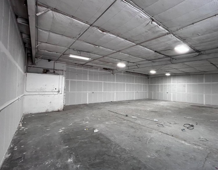 More Photos Of 1424-1428 E Broadway Rd, Phoenix Manufacturing For Lease