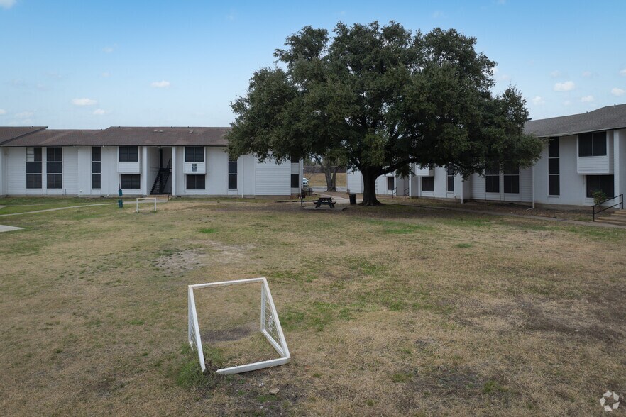 More Photos Of 834 Timberlake Dr, Arlington Apartments For Sale