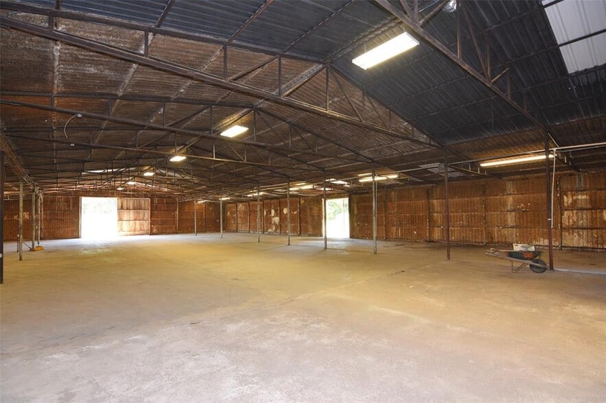 More Photos Of 3554 S Robinson Dr, Robinson Warehouse For Sale