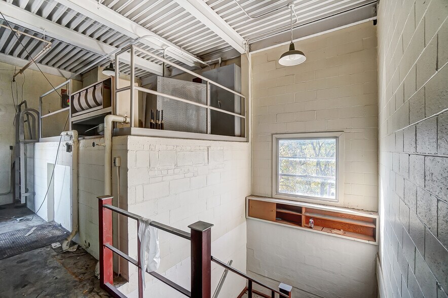 More Photos Of 150 E South College St, Yellow Springs Research And Development For Sale