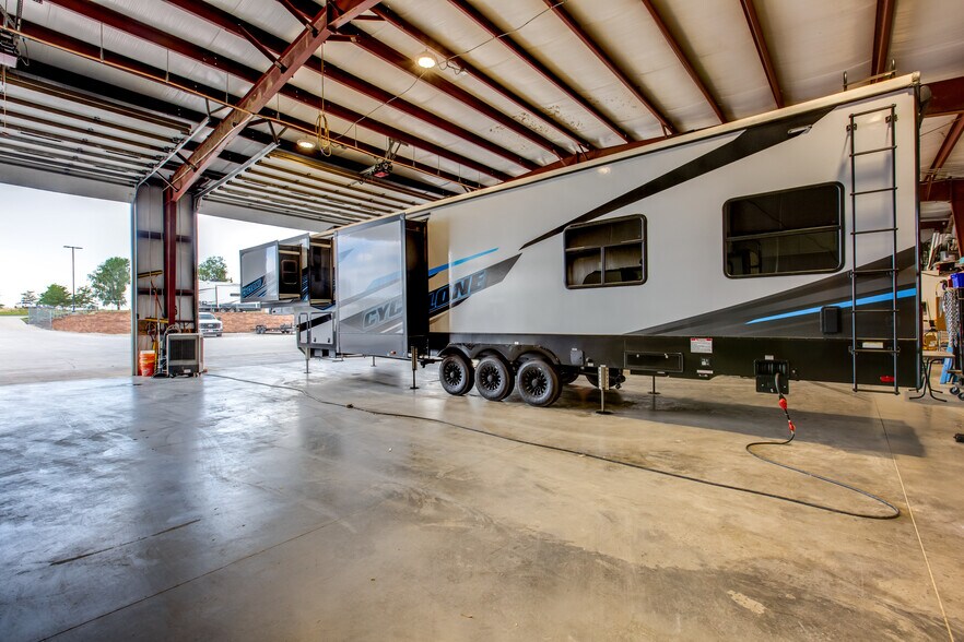More Photos Of 4081 Camelot Cir, Longmont Showroom For Sale