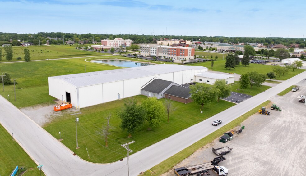 Primary Photo Of 1101 Commerce Pky, Findlay Warehouse For Sale