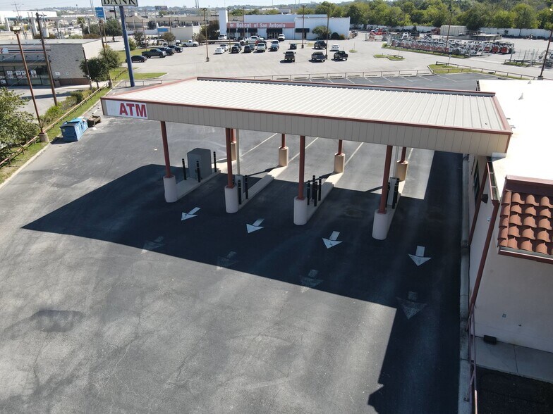 More Photos Of 420 N Weidner Rd, San Antonio Bank For Sale