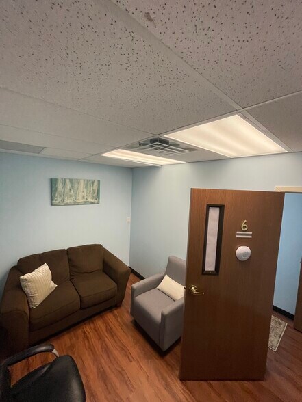 More Photos Of 702 Commerce Dr, Perrysburg Office For Lease