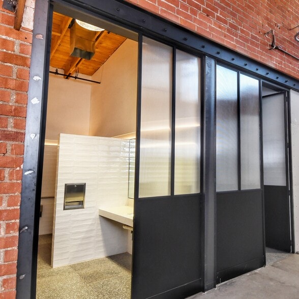 More Photos Of 1651 S Central Ave, Glendale Warehouse For Lease