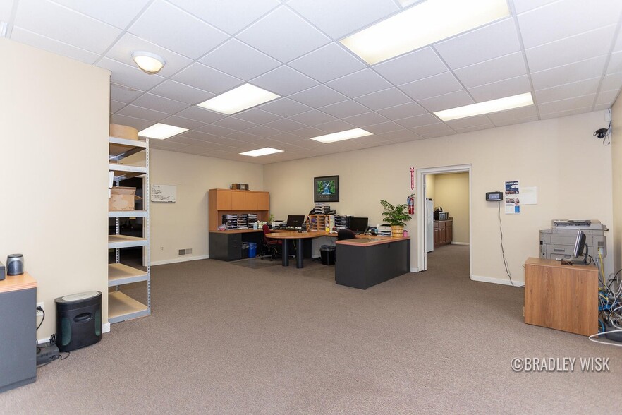 More Photos Of 581 Ottawa Ave, Holland Light Distribution For Sale