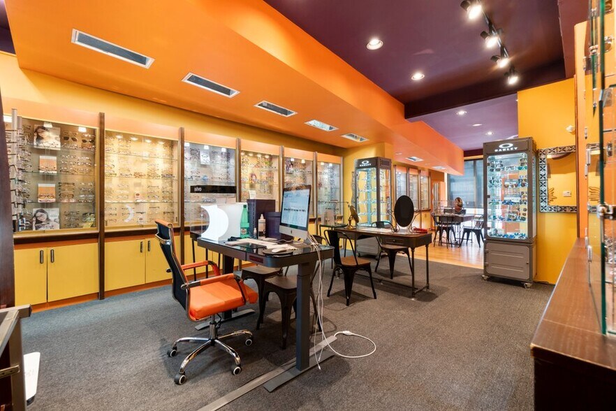 More Photos Of 519-521 N Charles St, Baltimore Office For Sale