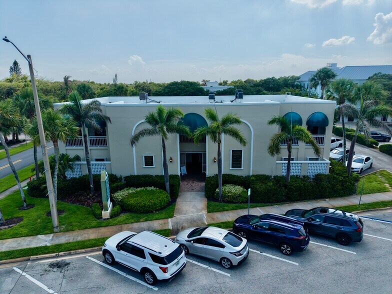More Photos Of 3003 Cardinal Dr, Vero Beach Office For Sale