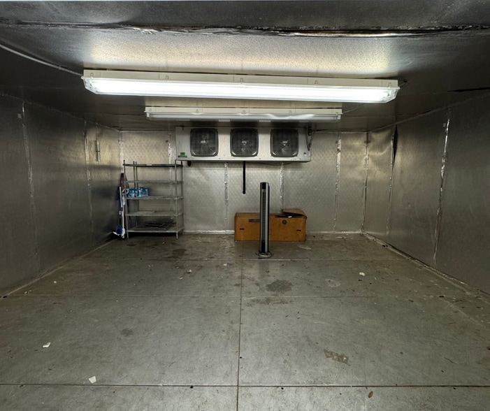 More Photos Of 4767 Rivers Ave, Charleston Warehouse For Lease