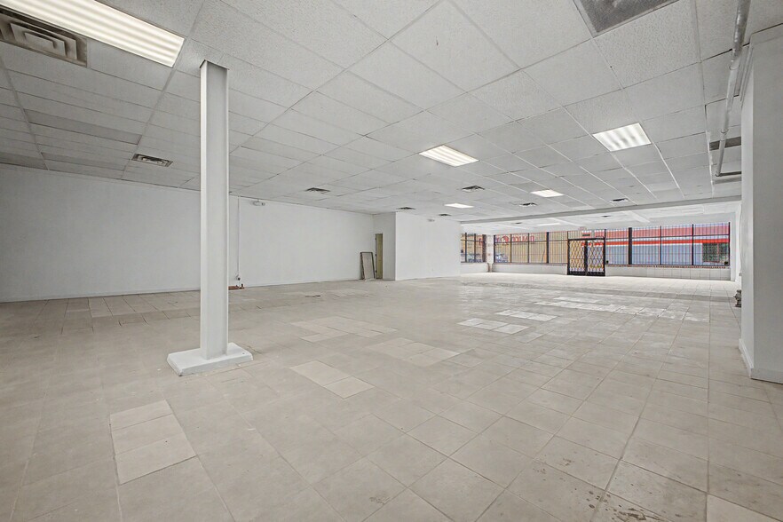 More Photos Of 19323 W Warren Ave, Detroit Storefront Retail Residential For Lease