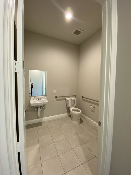 More Photos Of 4425 Plano Pkwy, Carrollton Office For Lease