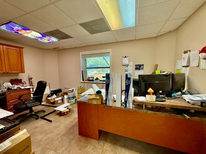 More Photos Of 2914 Kenilworth Blvd, Sebring Industrial For Sale