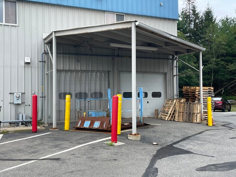 More Photos Of 13 Commerce Ave, Londonderry Flex For Sale