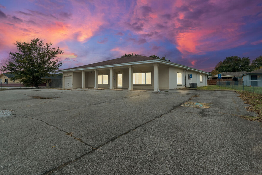 Primary Photo Of 525 S. Wilson St., Vinita Medical For Sale