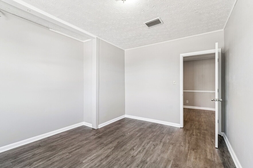 More Photos Of 715 McDuff Ave N, Jacksonville Storefront Retail Residential For Sale