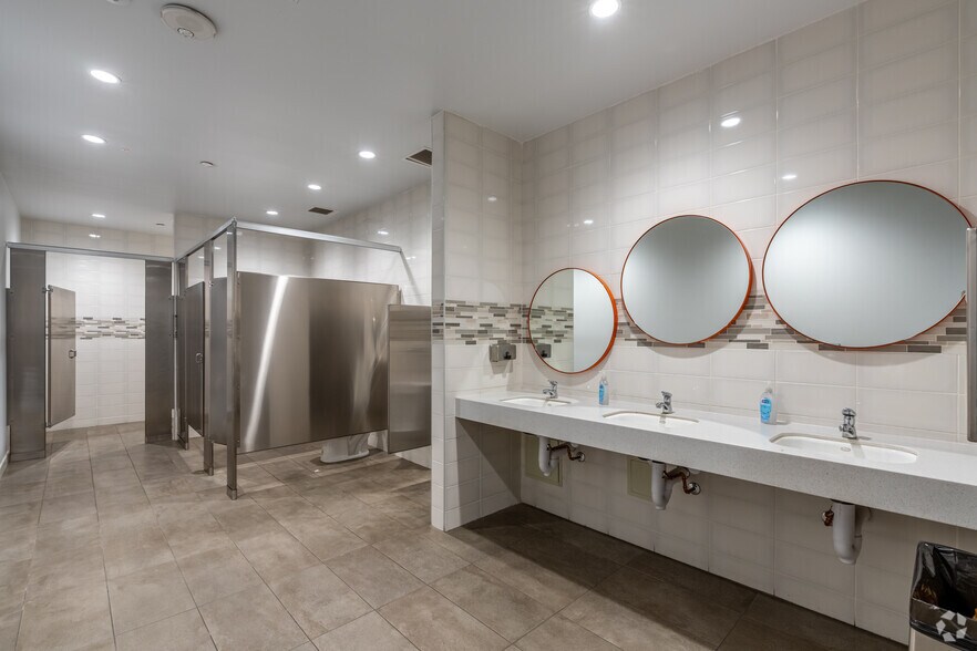 More Photos Of 4229 North FM 620, Austin Flex For Lease