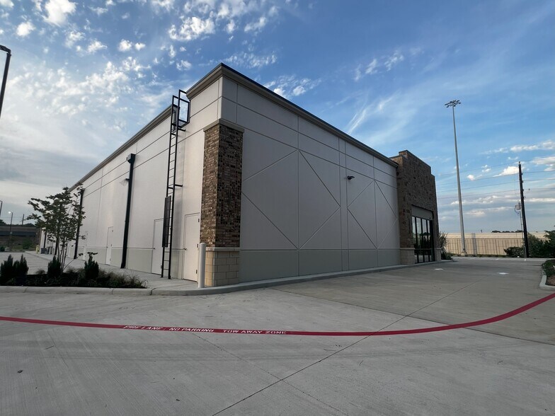 More Photos Of 29707 Tomball Parkway, Tomball General Retail For Lease
