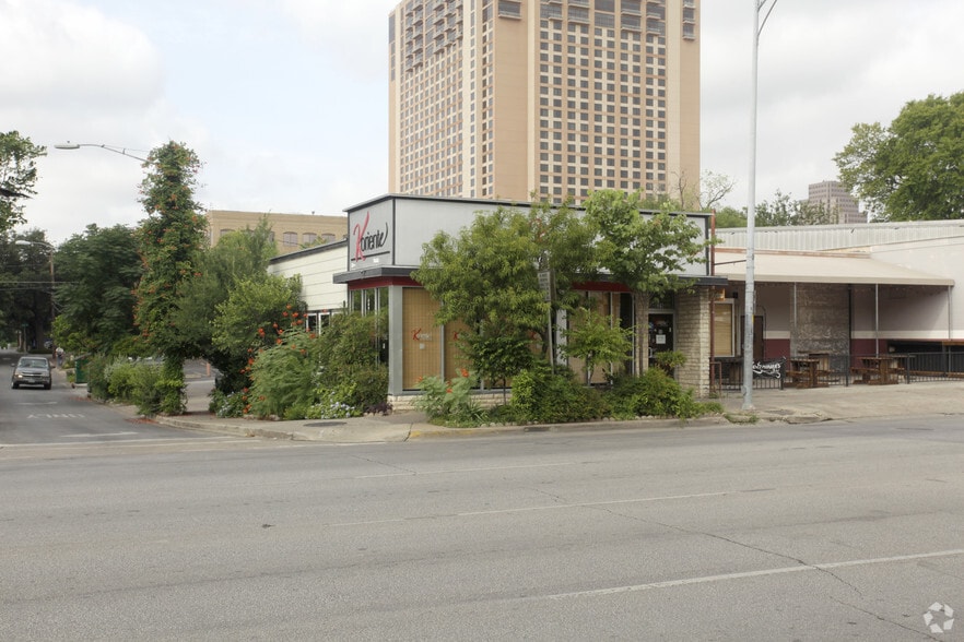 More Photos Of 621 E 7th St, Austin Freestanding For Lease