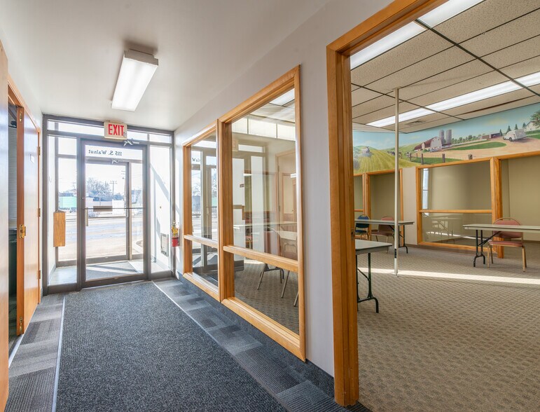 More Photos Of 210 W Spring St, Freeport Office For Sale