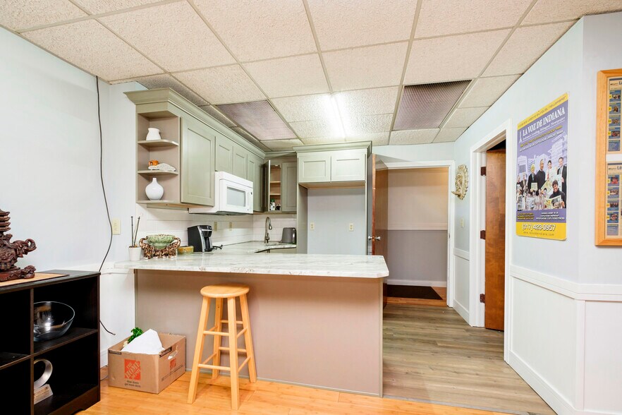 More Photos Of 2911 W Washington St, Indianapolis Storefront Retail Office For Sale