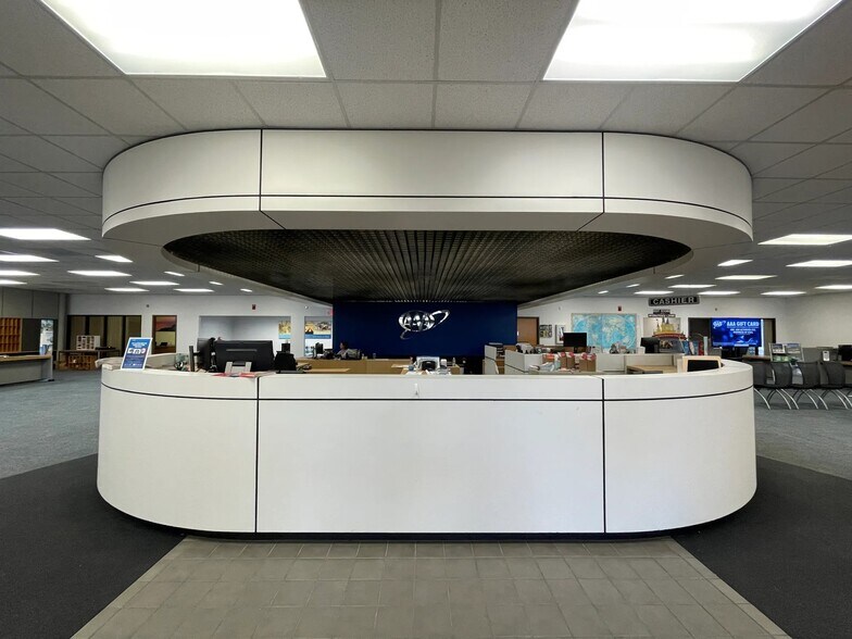 More Photos Of 2100 S Tamiami Trl, Venice Office For Lease