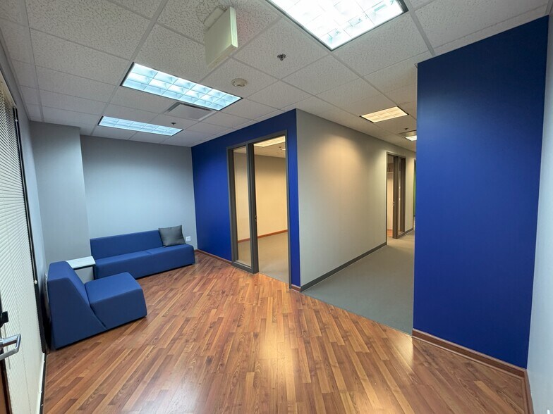 More Photos Of 4200 Cantera Dr, Warrenville Office For Sale