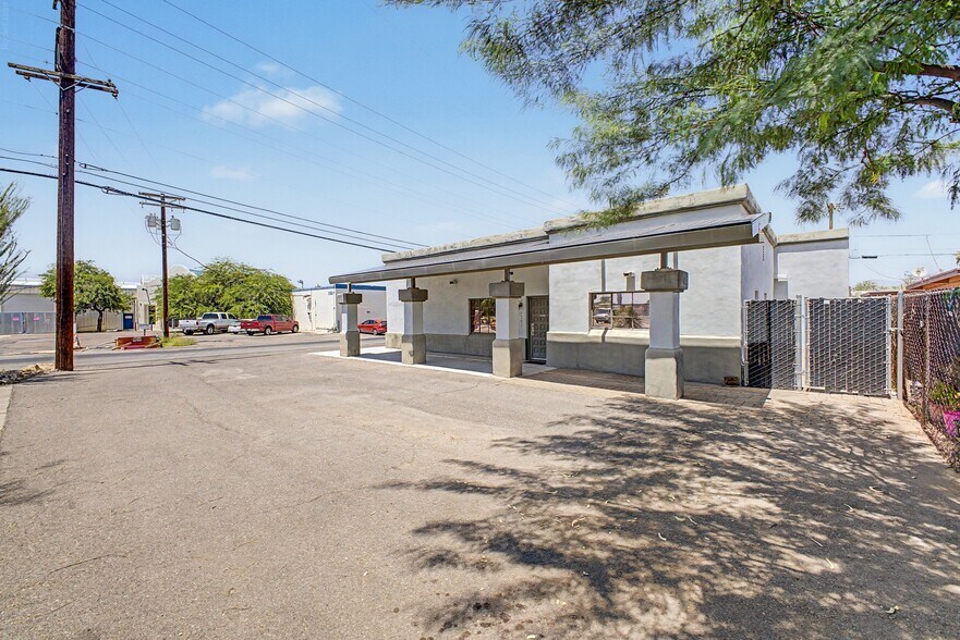 More Photos Of 2201 E 21st St, Tucson Warehouse For Lease