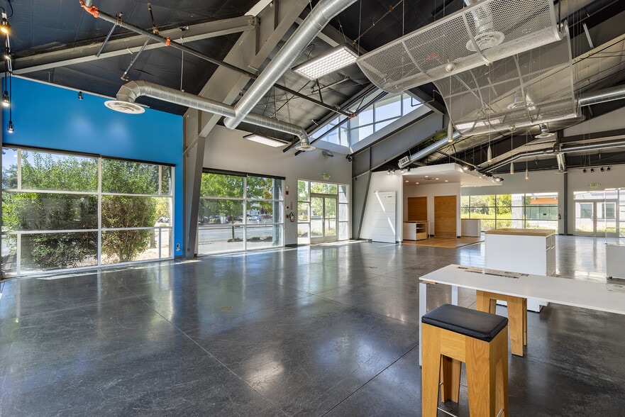 More Photos Of 800 American Way, Windsor Freestanding For Lease