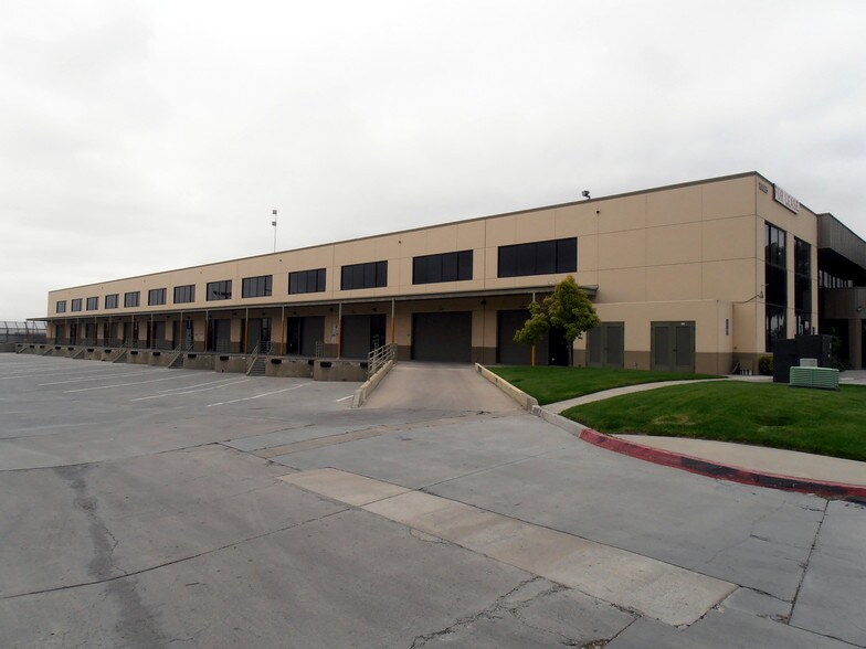 More Photos Of 10065 Via De La Amistad, San Diego Distribution For Lease