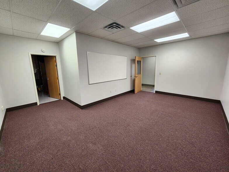 More Photos Of 212 E Manlius St, East Syracuse Freestanding For Lease