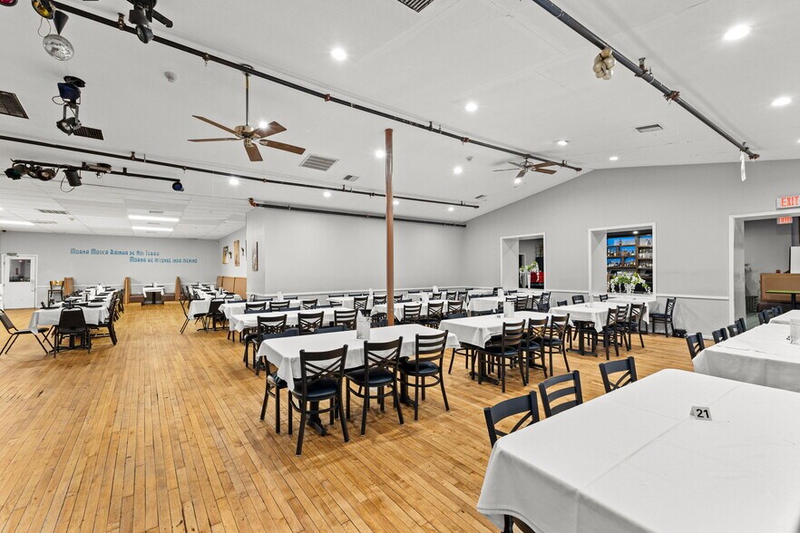 More Photos Of 1615-1623 Acushnet Ave, New Bedford Restaurant For Sale