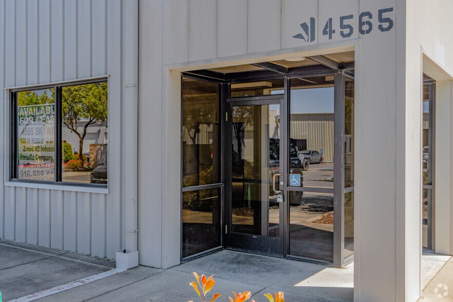 More Photos Of 4565 Skyway Dr, Olivehurst Warehouse For Lease