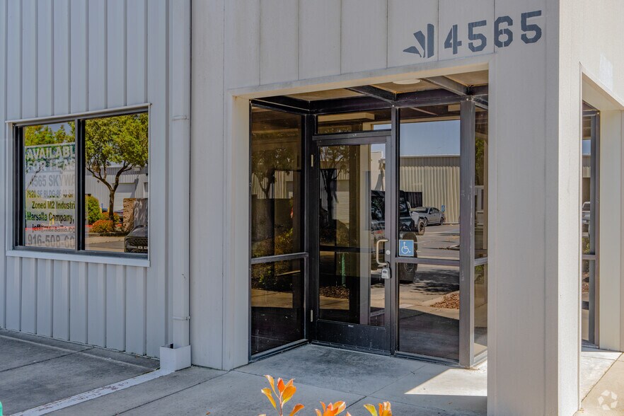 More Photos Of 4565 Skyway Dr, Olivehurst Warehouse For Lease