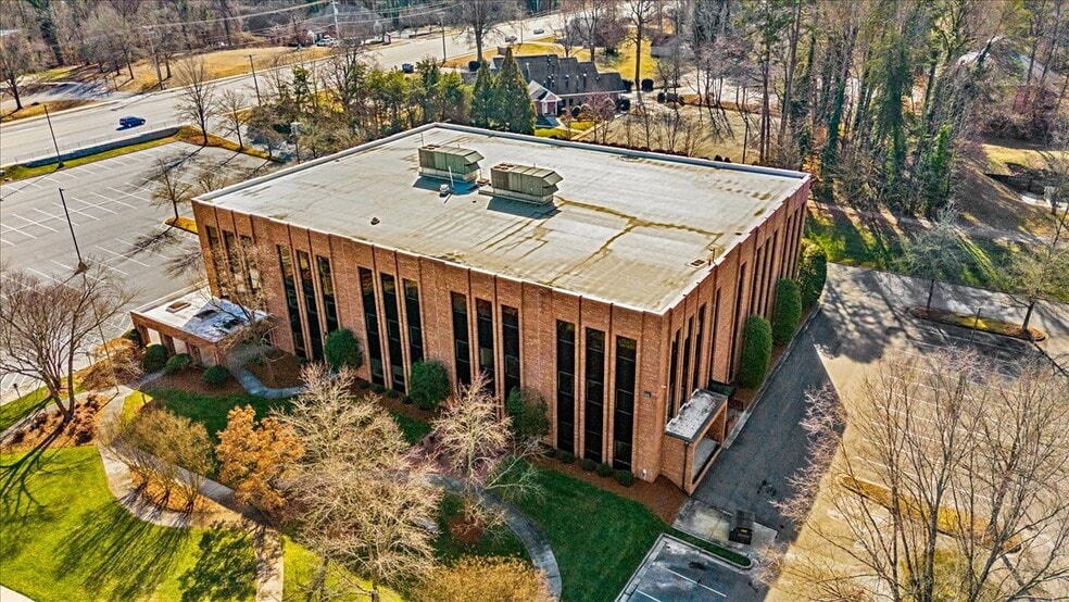 More Photos Of 1823 Eastchester Dr, High Point Office For Lease