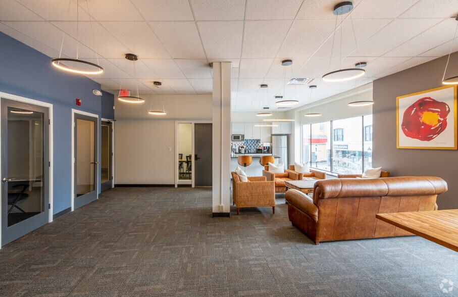 More Photos Of 266-278 Moody St, Waltham Office For Sale