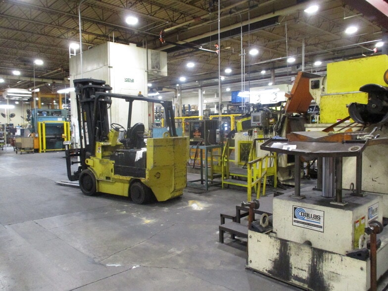 More Photos Of 2800 Estes St, Norton Shores Manufacturing For Sale