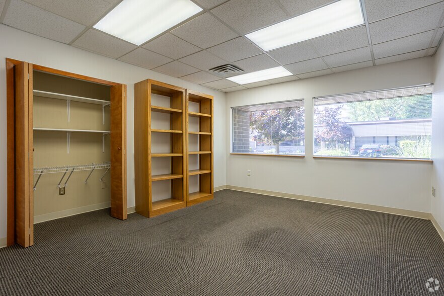 More Photos Of 411 W Lake Lansing Rd, East Lansing Unknown For Lease