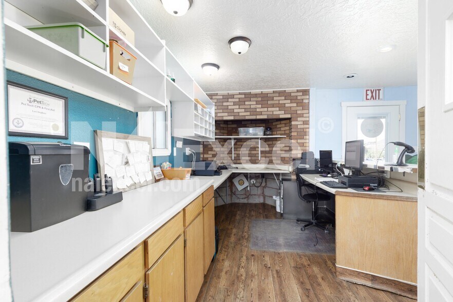 More Photos Of 1545 W State St, Hurricane Veterinarian Kennel For Sale