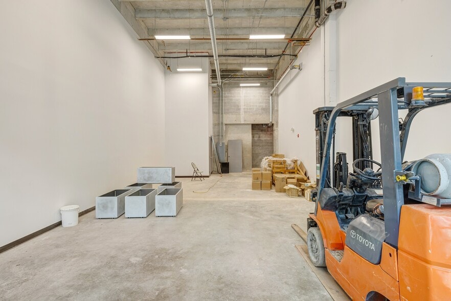 More Photos Of 70 NW 28th St, Miami Storefront Retail Office For Lease