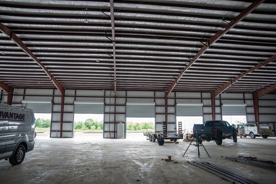 More Photos Of 7385 Fannett Rd, Beaumont Industrial For Lease