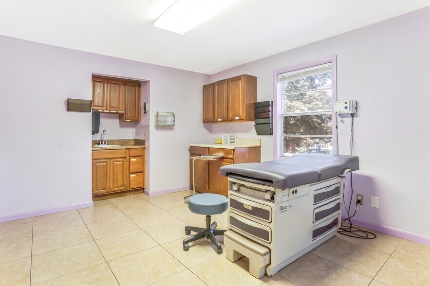 More Photos Of 4542 Alba St, Pace Office For Sale