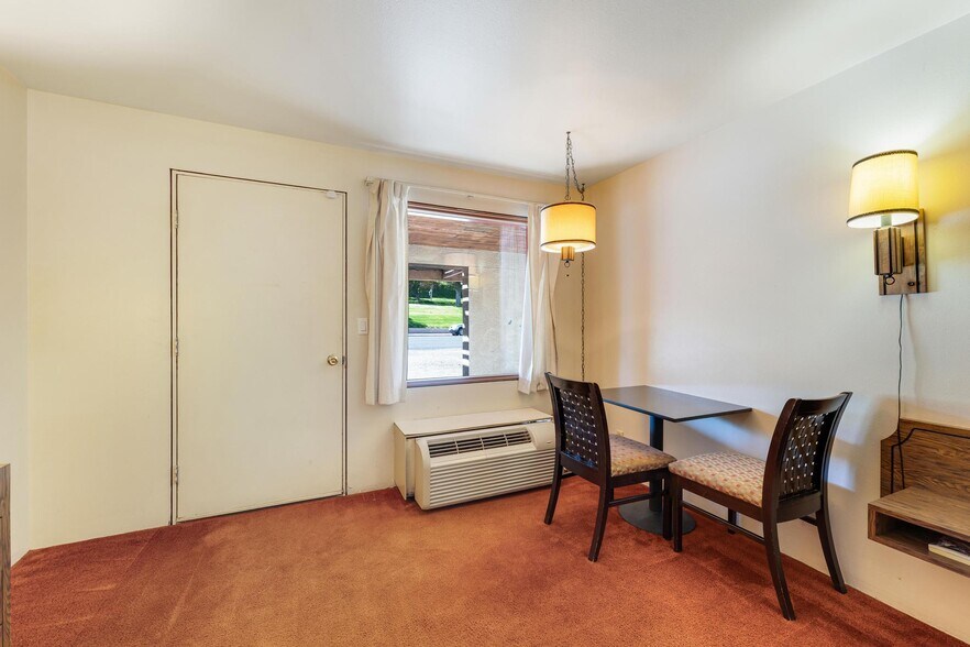More Photos Of 485 S 100 W, Milford Hotel For Sale