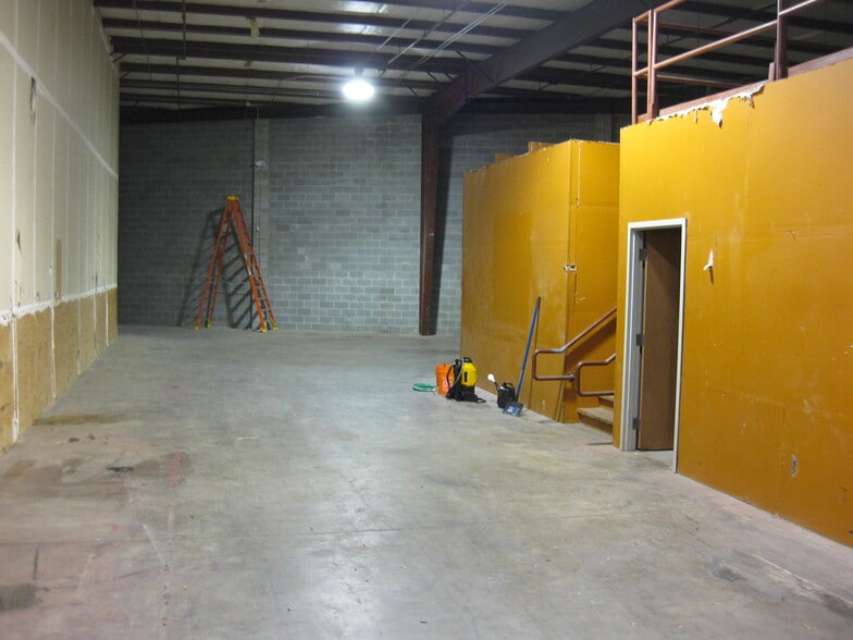 More Photos Of 552 West Atlanta St SE, Marietta Warehouse For Lease