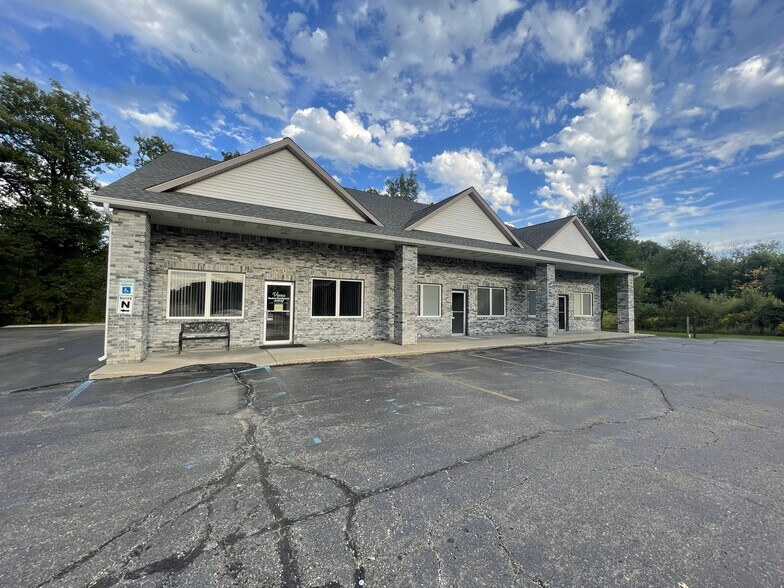 More Photos Of 11382-11394 N Linden Rd, Clio Storefront For Lease