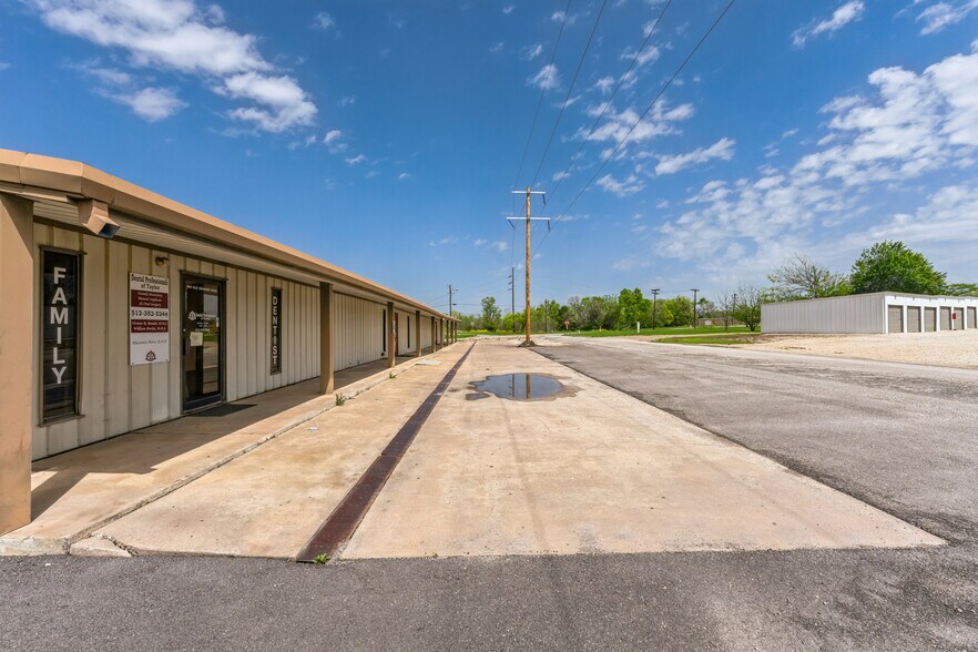 More Photos Of 1611 Old Granger Rd, Taylor Office For Lease