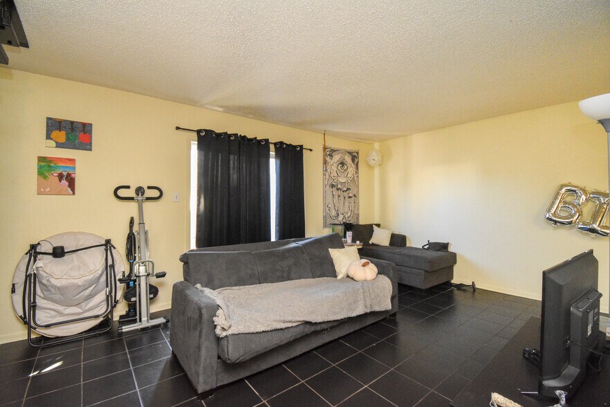 More Photos Of 1805 Rosemary Ave, Victoria Apartments For Sale