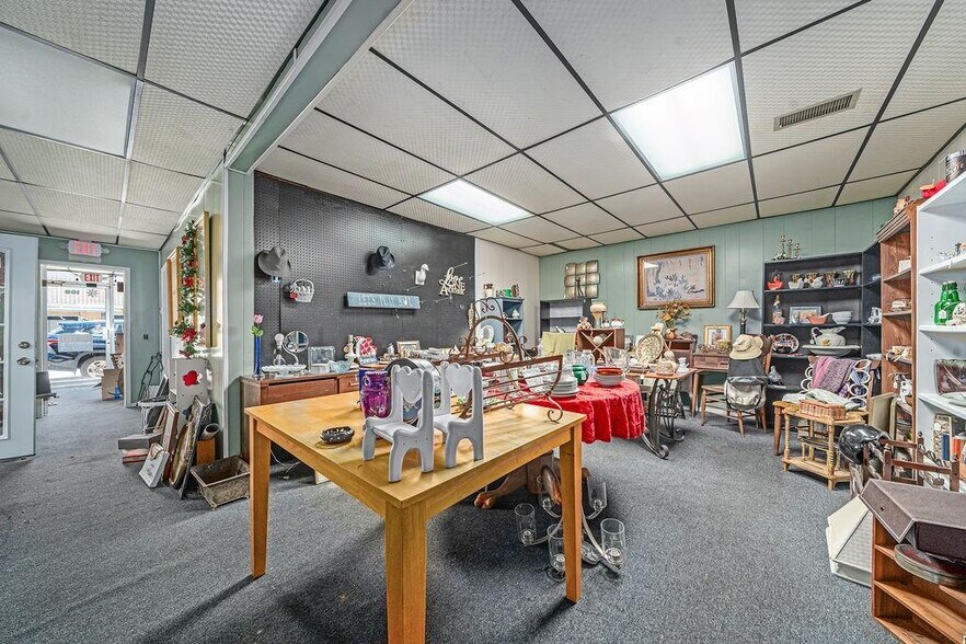 More Photos Of 111 N 3rd St, Ozark General Retail For Sale